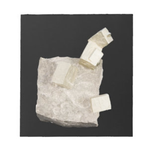 Pyriet kristallen in schalie notitieblok