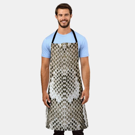 Python Skin: Dierlijk Patroon Ontwerp Schort (Gedragen)