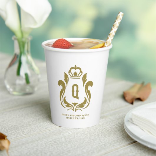 Q Monogram Gold Crest Paper cup Papieren Bekers (Insitu)