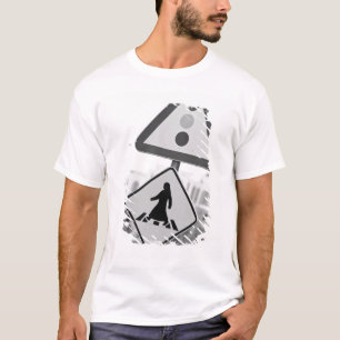 Qatar, Ad Dawhah, Doha. Arabische voetganger 2 T-shirt
