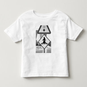 Qatar, Ad Dawhah, Doha. Arabische voetganger Kinder Shirts