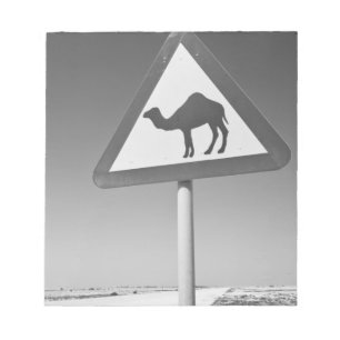 Qatar, Al Zubarah. Teken voor het oversteken van k Notitieblok