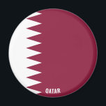 Qatar Vlag Charmante Patriottische Magneet<br><div class="desc">Qatar Vlag Charmante Patriottische Magneet met de vlag van Qatar over de hele magneet. Landnaam is subtiel geïntegreerd in het ontwerp aan de onderkant. Tekst is volledig aanpasbaar met de "Pas aan!" functie. Deze mooie Qatar-magneet is het stijlvolle geschenk voor elke gelegenheid. 2021 CoutriesOfTheWorld</div>