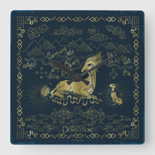 Qilin at Rest Golden Tapestry Vierkante Klok (Voorkant)