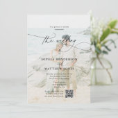 QR-code 5 Foto Whimsical Script Elegante Trouw Kaart (Staand voorkant)