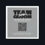 QR Code Bachelor Party Koop Drink Team Groom Brews Servet<br><div class="desc">Koop de bruidegom een drink! Aangepaste vrijgezellenfeest QR Code ontwerp voor uw vrijgezellenfeest kenmerken "TEAM GROOM" in vet zwart type. Pas de naam van de bruidegoms aan in een wit script. Titel of vrijgezellenfeest wordt hieronder in het wit weergegeven, samen met de locatie van het feest. Pas aan met uw...</div>