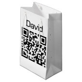 QR code Birthday on White Klein Cadeauzakje (Voorkant Gekanteld)