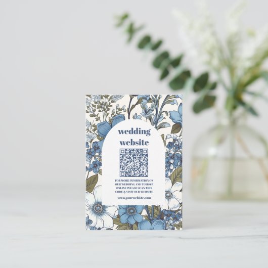 qr code Blauwe Periwinkle Wildbloemen Bruiloft Informatiekaartje (Staand voorkant)