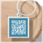 QR-code Blauwe Sleutelhanger<br><div class="desc">Scannable QR de sleutelhanger van de Code. In stoffige blauwe toon. Voor zakelijk, zakelijk of persoonlijk gebruik. Voeg je websiteadres, sociale mediakanaal of venmo-, paypal- of cashapp-link toe. Klaar om aan te passen door uw URL te verbinden door de personalize knoop te gebruiken.</div>