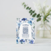 qr code Blauwe Waterverf Wildbloemen Bruiloft Informatiekaartje (Staand voorkant)