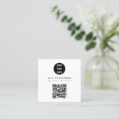 QR-code Business Logo Modern minimalistisch wit Vierkante Visitekaartje (Staand voorkant)