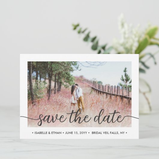 QR Code Eenvoudig handgeschreven script 2 Fotohuwe Save The Date (Staand voorkant)