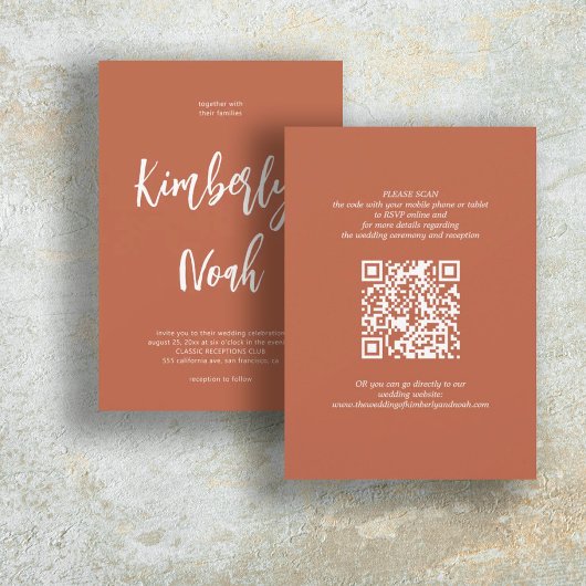 QR code eenvoudige namen script terracotta bruilof Kaart