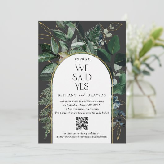 QR-code, Elegante moderne botanische groen bruilof Aankondiging (Staand voorkant)