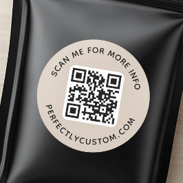 QR-code en aangepast tekstlichtmocha bruin Ronde Sticker