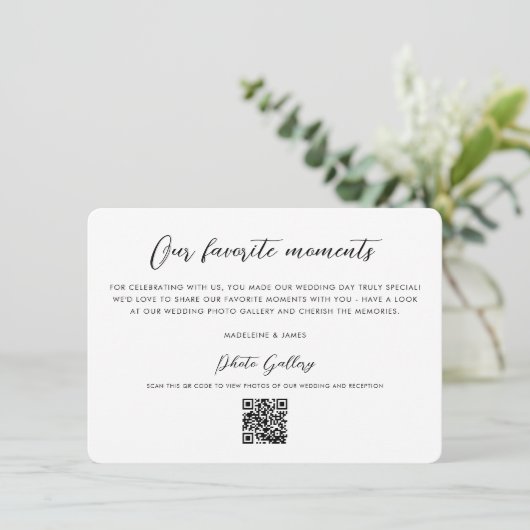 QR Code Fotogalerij Modern Script Bruiloft Bedankkaart (Staand voorkant)