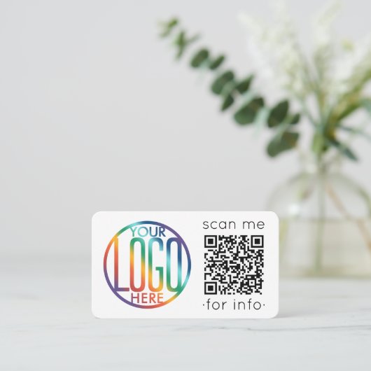 QR Code Generator & Logo Modern Minimalistisch Wit Visitekaartje (Staand voorkant)