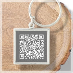 QR-code grijs Sleutelhanger<br><div class="desc">Scannable QR de sleutelhanger van de Code. In lichte grijze en witte toon. Voor zakelijk, zakelijk of persoonlijk gebruik. Voeg je websiteadres, sociale mediakanaal of venmo-, paypal- of cashapp-link toe. Klaar om aan te passen door uw URL te verbinden door de personalize knoop te gebruiken.</div>