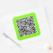 QR-code in fluorescerend groen Vierkante Sticker (Envelop)