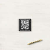 QR-code in zwart-wit retro moderne stijl die bewer Post-it® Notes (Op bureau)