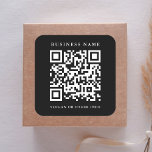 QR Code Link Minimale bedrijfsnaam (zwart) Vierkante Sticker<br><div class="desc">Eenvoudige zakelijke sticker met uw QR-codeslink. Voor meer geavanceerde aanpassing van dit ontwerp,  te klikken gelieve de BUTTON van het TOOL VAN HET ONTWERP BLAUW hierboven! Overeenkomende objecten zijn ook beschikbaar.</div>