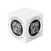 QR-code met bedrijfsnaam bewerkbaar Kubus (Achter hoekig)