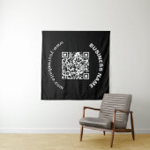 QR-code met bedrijfsnaam vet cirkelvormige tekst Wandkleed (In Situ (horizontaal))