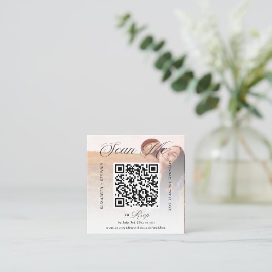 QR-code Minimalistische foto bruiloft RSVP Kaart (Staand voorkant)