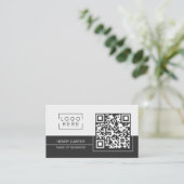QR Code Modern Charcoal Zwart Zacht Grijs Logo Visitekaartje (Staand voorkant)