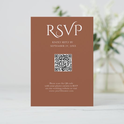 QR Code Modern Minimalistic Deep Copper Wedding RSVP Kaartje (Staand voorkant)
