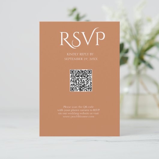 QR Code Modern Minimalistic Soft Copper Wedding RSVP Kaartje (Staand voorkant)
