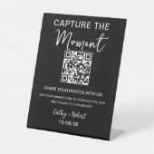QR-code Moderne Bruiloft Leg de liefde vast Reclamebord Met Voetstuk (Voorkant)