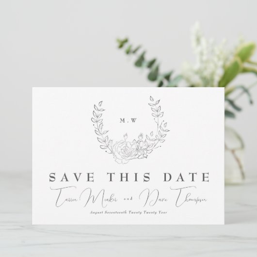 QR Code niet-FOTO Subtle Monogram Weddenschap Save The Date (Staand voorkant)
