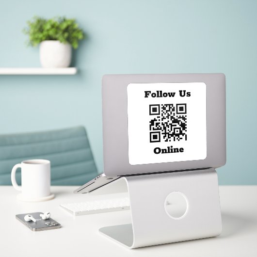 QR-code op een Sticker (Laptop op bureau)