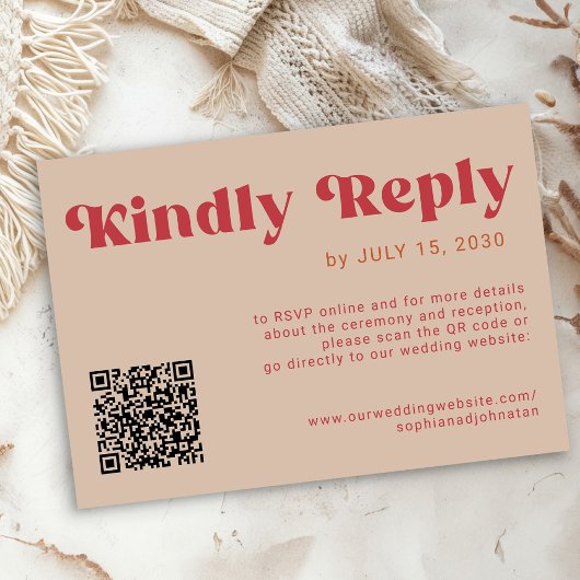 QR code Retro groovy bold red beige online wedding RSVP Kaartje