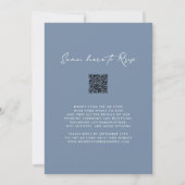 QR-code RSVP Dusty Blue Monogram Wreath Weddenscha Kaart (Achterkant)