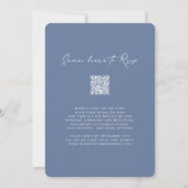 QR-code RSVP Dusty Blue Monogram Wreath Weddenscha Kaart (Achterkant)