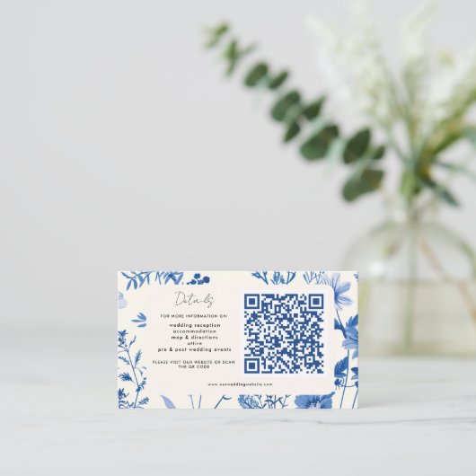 QR-code Rustiek Blauw Wildflower Wedding Informatiekaartje (Staand voorkant)