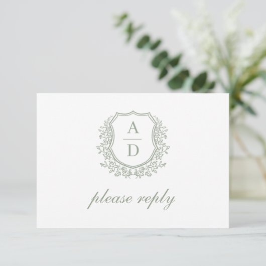 QR Code Sage Green Crest Monogram Huwelijk RSVP Kaartje (Staand voorkant)