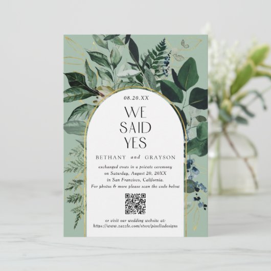 QR-code, Sage Green Modern Botanische boog bruilof Aankondiging (Staand voorkant)