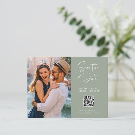 QR-code | Sage Green Moderne Foto Sla de datum op Briefkaart (Staand voorkant)