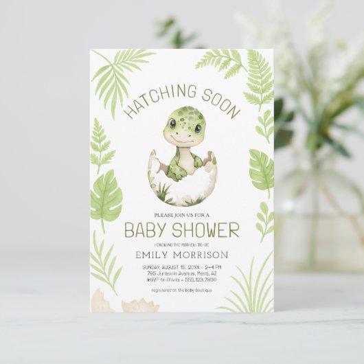 QR Code Schattigee Dinosaur Hatching Soon Baby sho Kaart (Staand voorkant)