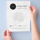 QR Code Schoonheidssalon Aangepast Logo Roze Marme Flyer (Hand)