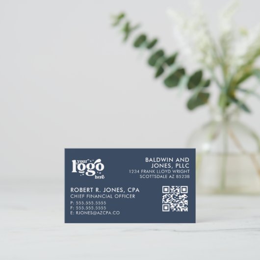 QR Code Uw Logo Gewoon Wit Generisch Ontwerp Visitekaartje (Staand voorkant)