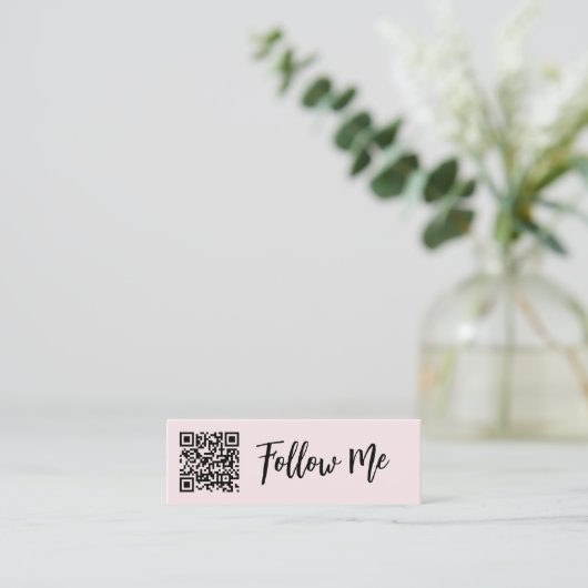 QR-code Volg me Professionele Zakelijke Blush Mini Visitekaartje (Staand voorkant)