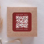 QR Code Website Link Bedankt Business Red Vierkante Sticker<br><div class="desc">Eenvoudig dank u sticker met uw verbinding van de QR-website. Voor meer geavanceerde aanpassing van dit ontwerp,  te klikken gelieve de BUTTON van het TOOL VAN HET ONTWERP BLAUW hierboven! Overeenkomende objecten zijn ook beschikbaar.</div>