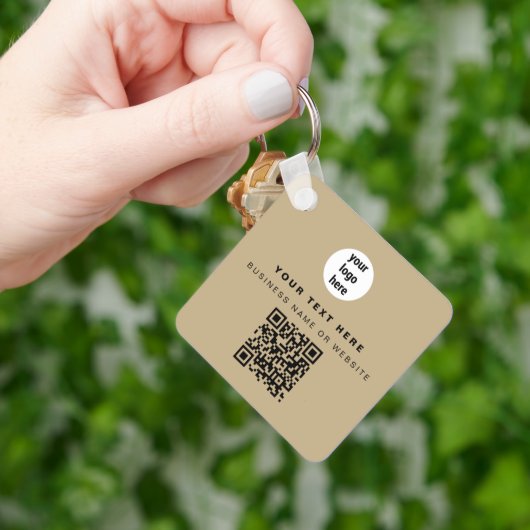 QR Code Zakelijk Logo Beige Minimalistisch Bedrijf Sleutelhanger (Hand)