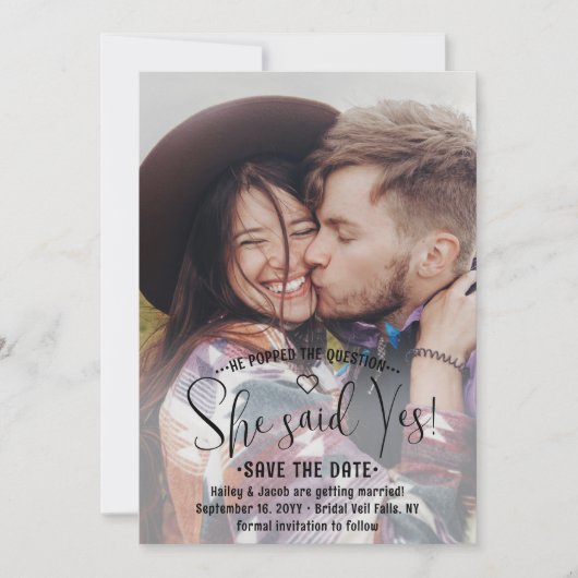 QR code Ze zei ja! Weddenschap Verloving 2 Foto Save The Date (Voorkant)