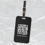 QR-code zwart Modern stijlvol virtueel contactverl Bagagelabel<br><div class="desc">Een eenvoudig, stijlvol ontwerp van de aangepaste QR-code in een moderne, minimalistische typografie op een eenvoudige zwarte achtergrond. De code QR en de naam kunnen gemakkelijk worden gepersonaliseerd om een ontwerp zo uniek te maken aangezien u bent! Het perfecte geschenk op maat of accessoire om ervoor te zorgen dat uw...</div>