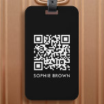 QR-code zwart Modern stijlvol virtueel contactverl Bagagelabel<br><div class="desc">Een eenvoudig, stijlvol ontwerp van de aangepaste QR-code in een moderne, minimalistische typografie op een eenvoudige zwarte achtergrond. De code QR en de naam kunnen gemakkelijk worden gepersonaliseerd om een ontwerp zo uniek te maken aangezien u bent! Het perfecte geschenk op maat of accessoire om ervoor te zorgen dat uw...</div>